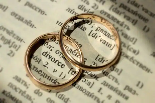Image of rings removed before divorce mediation Morecambe